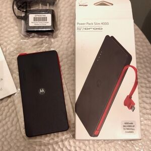 *New* Motorola Universal Portable Power Pack Slim 4000